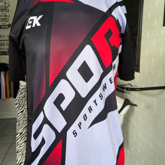 T-Shirt - Picture 4 of 12